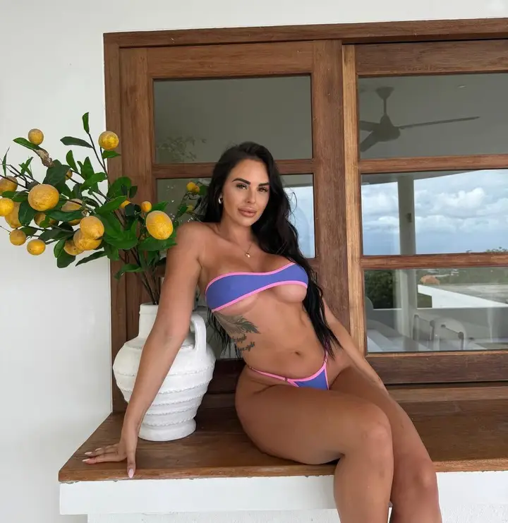 Küçükyalı suriyeli escort kadına sakso çektirip suratına boşalıyor adam 