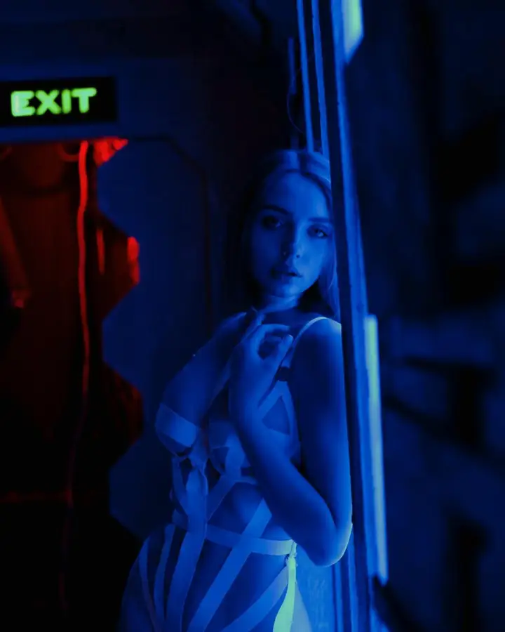 Kadıköy escort genç kadın adamın kucağında zıplıyor istanbul eskort